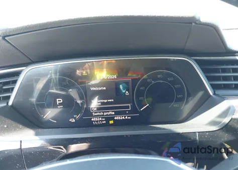 2019 Audi E-Tron Premium Plus из США, поврежденный, VIN WA1LAAGE7KB023438